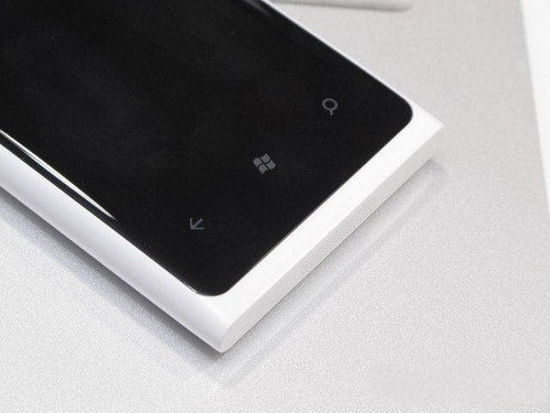 白色版lumia800港行开箱照 降价200元 手机资
