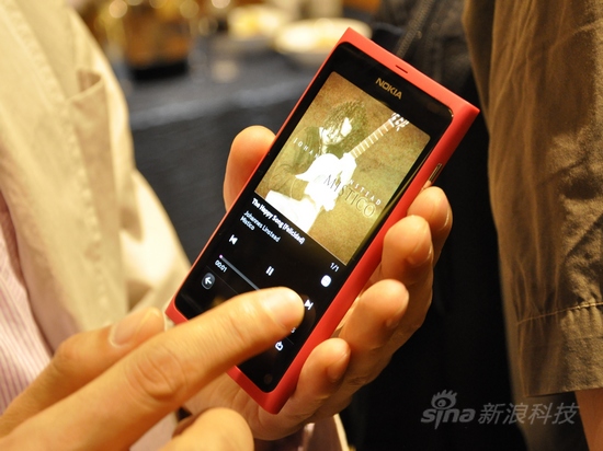 全新MeeGo系统 诺基亚N9评测 手机资讯 3533